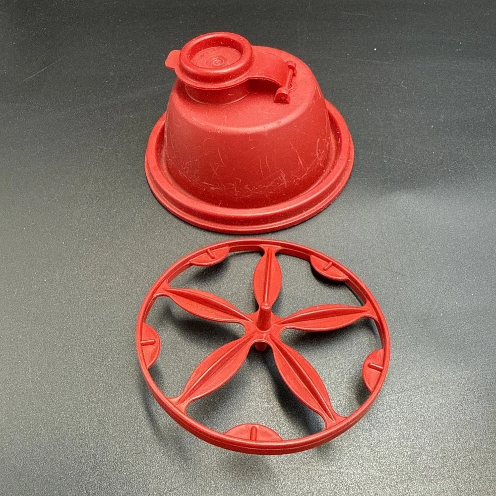 Tupperware Quick Shake 16oz 2 cup Container 844-26 Mixer Shaker‎ Red 3 Piece
